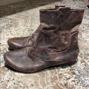 Mia Limited Edition boots